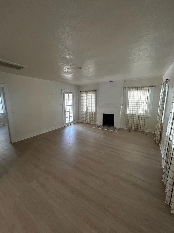 3307 Spruce St - Photo 2 of 12