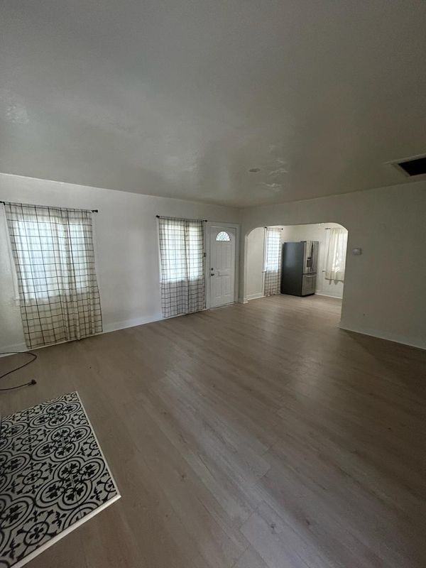 3307 Spruce St - Photo 3 of 12