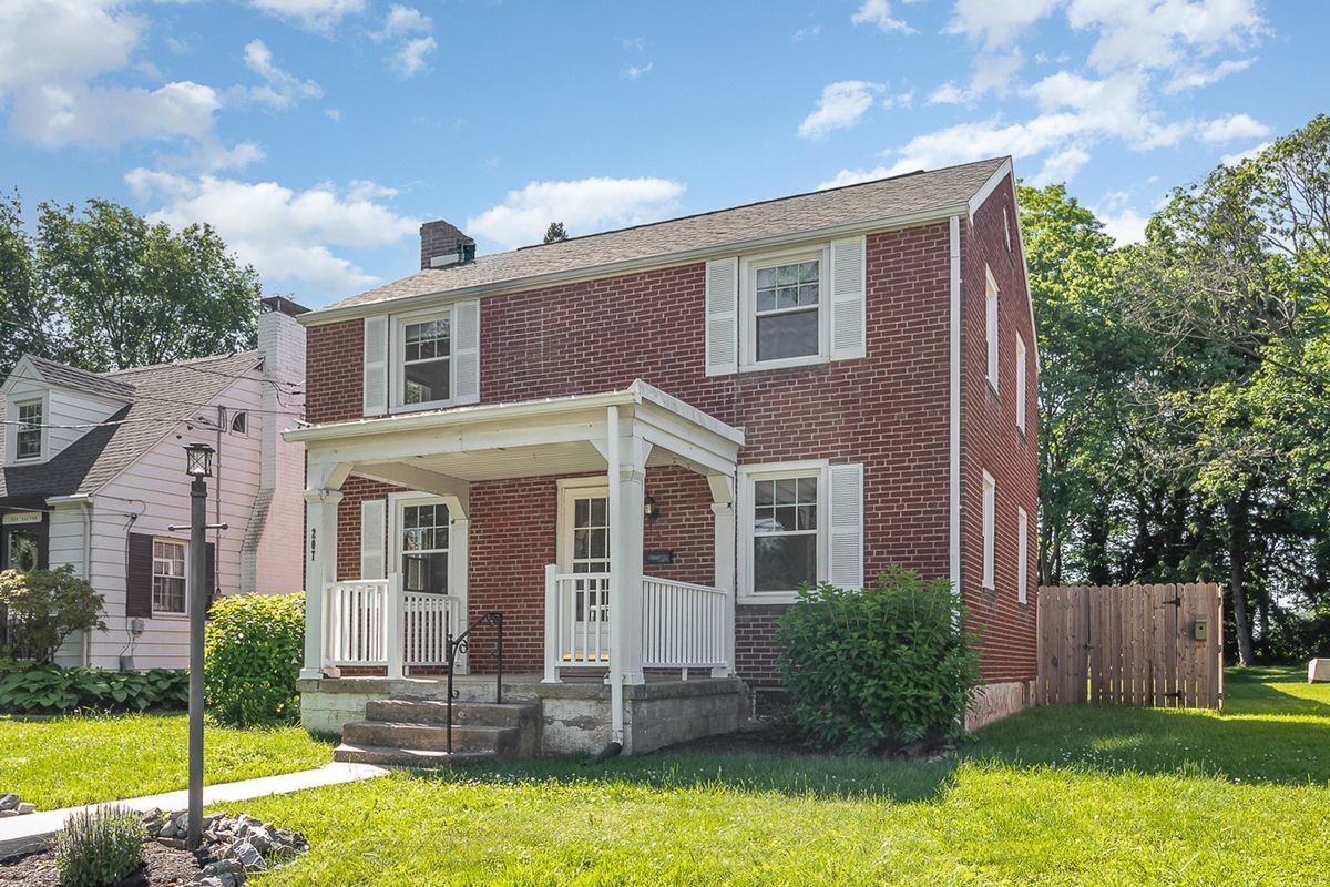 207 Walton St - Photo 2 of 20