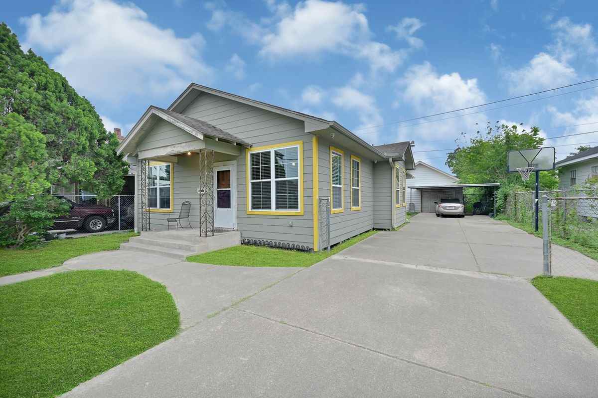 2418 Delafield St - Photo 2 of 4