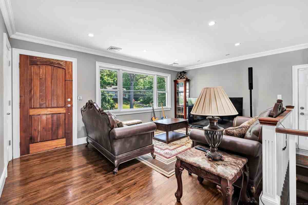 1033 Old Town Rd - Photo 3 of 25