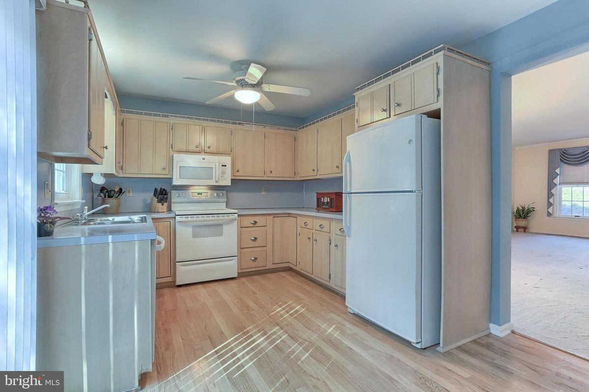 4100 Nantucket Dr - Photo 5 of 10