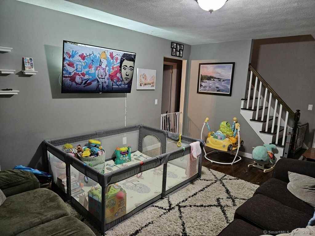 11 Sandy Hollow Dr - Photo 2 of 13