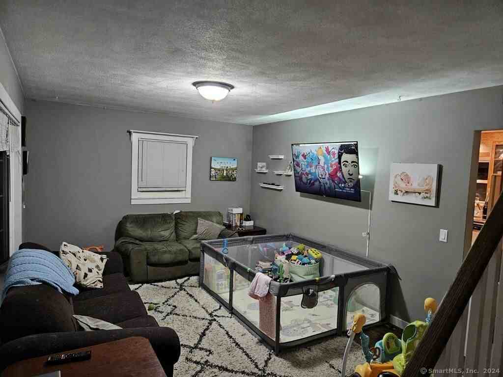 11 Sandy Hollow Dr - Photo 3 of 13