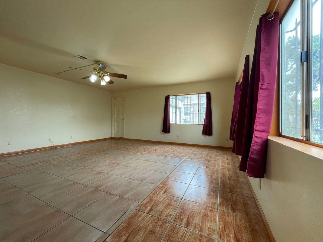 1349 Walnut Ave - Photo 2 of 16