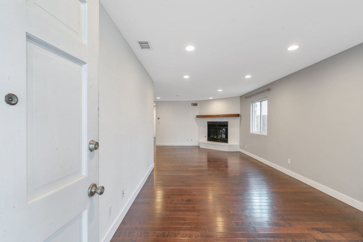 1427 E 55th St - Photo 2 of 25