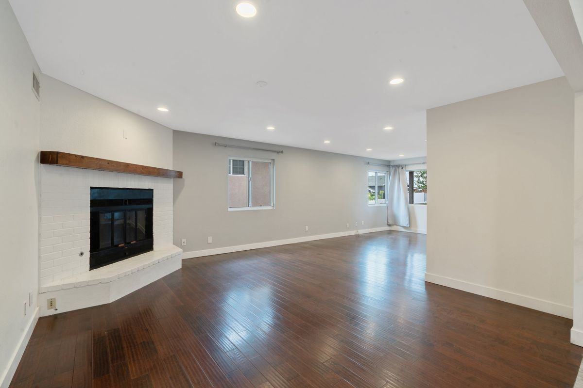 1427 E 55th St - Photo 4 of 25