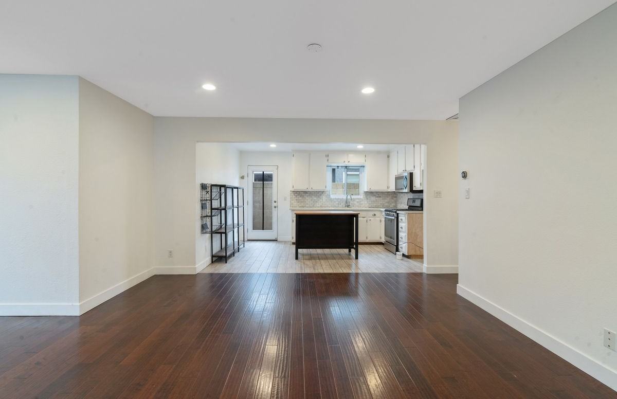 1427 E 55th St - Photo 6 of 25