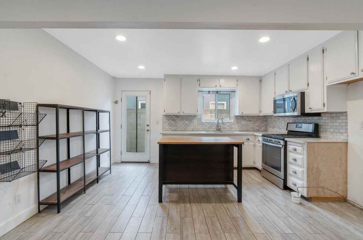 1427 E 55th St - Photo 7 of 25