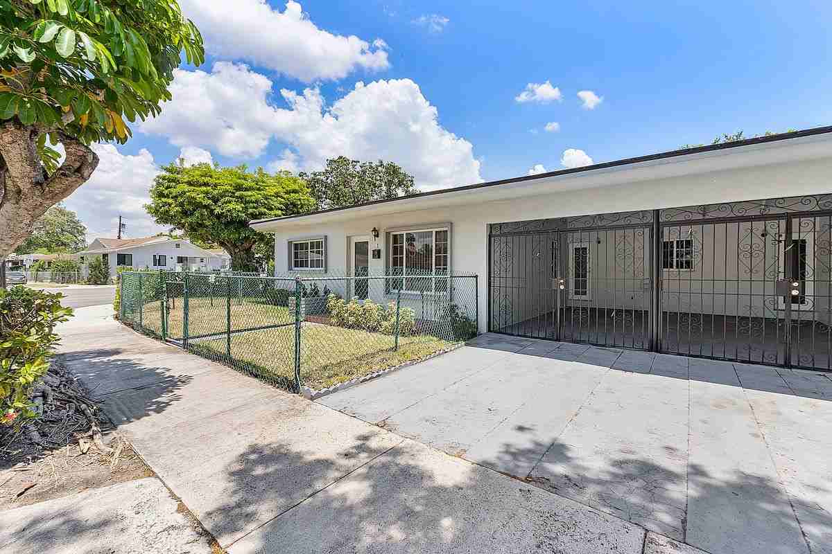 1 Ne 48th St - Photo 2 of 13