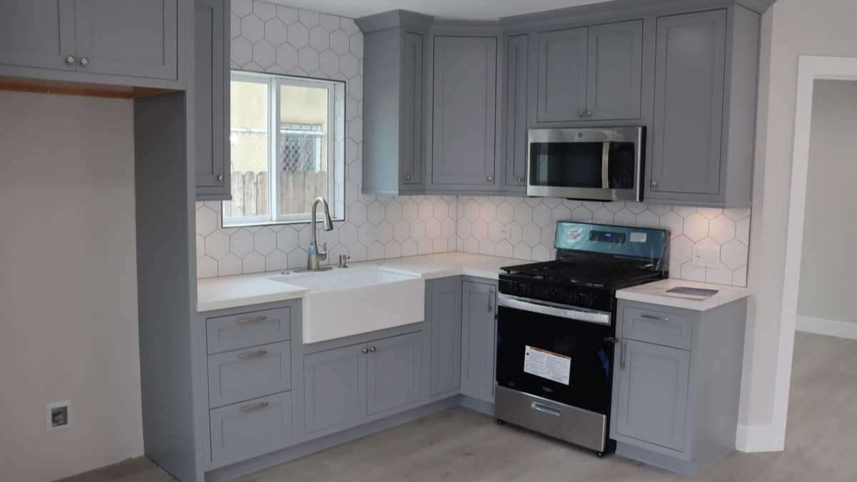 1606 1/2 E 52nd St - Photo 3 of 5