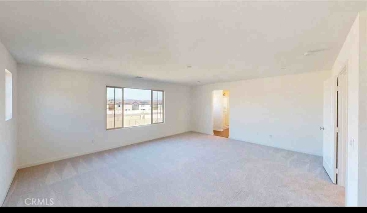 2206 Yuzu St - Photo 6 of 23