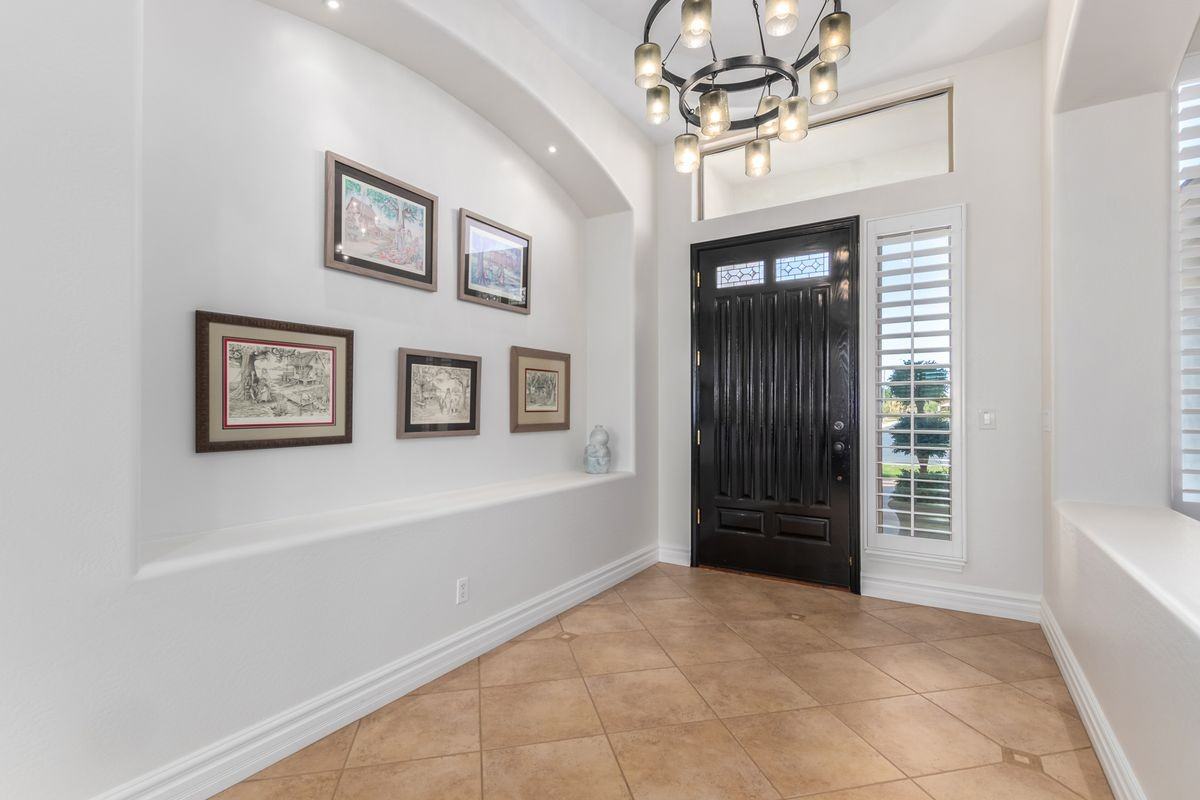 1597 W Yosemite Pl - Photo 2 of 16