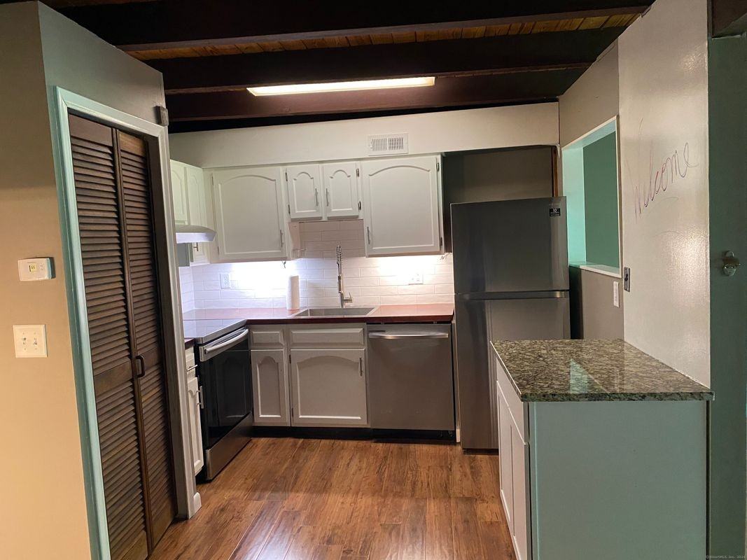 14 Country Squire Dr ##B - Photo 3 of 25