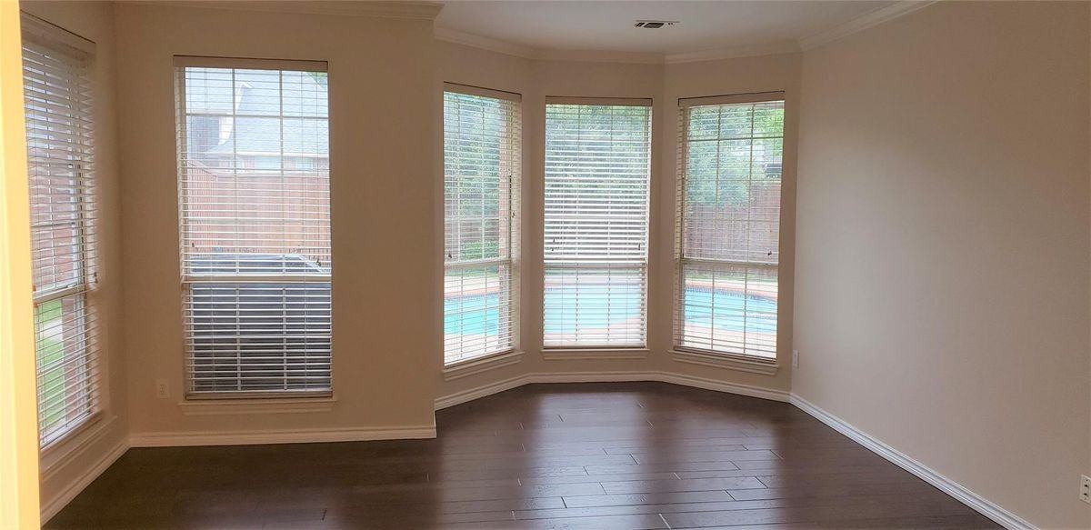 2129 Argyle Dr - Photo 2 of 13