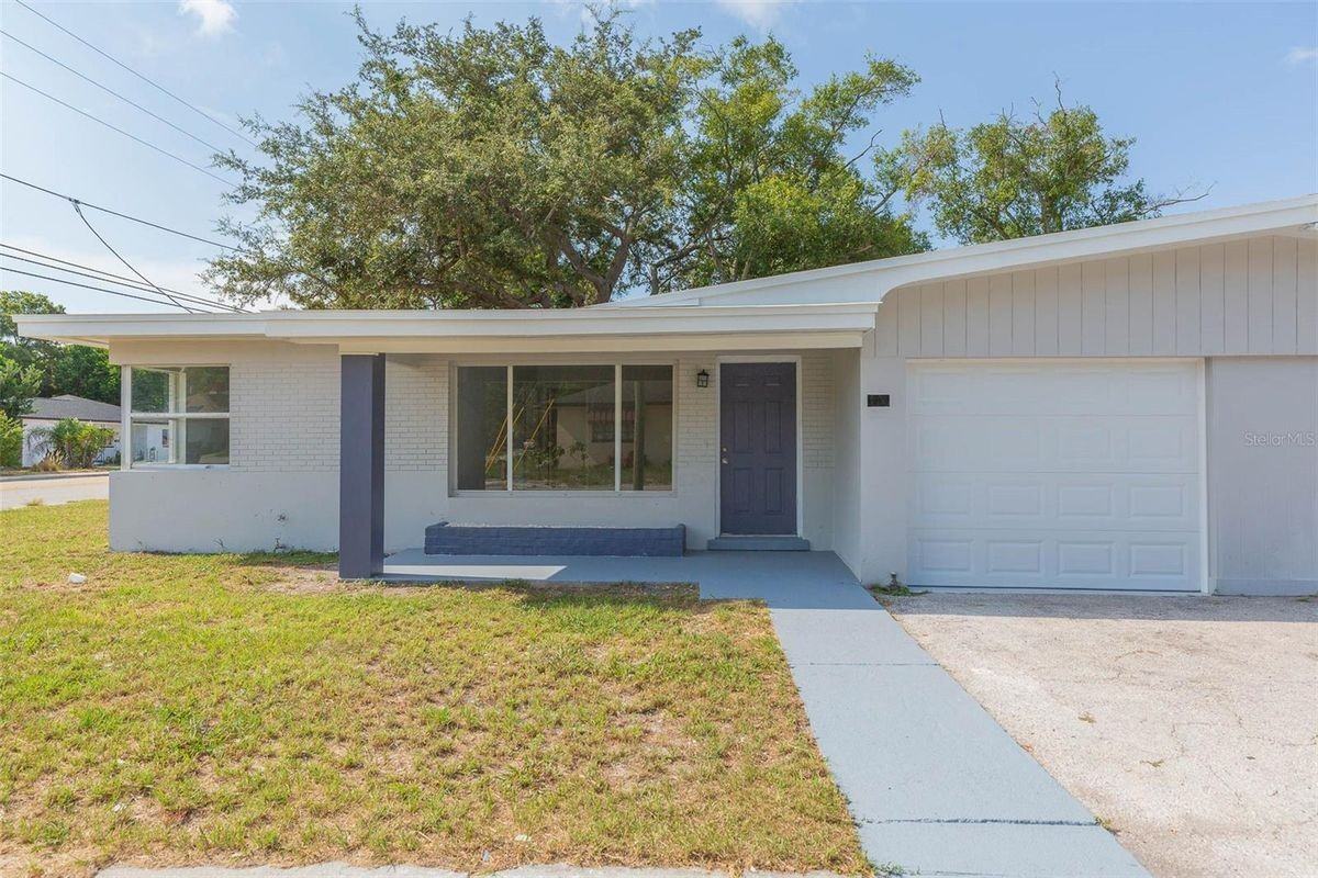 1489 De Leon St - Photo 2 of 10