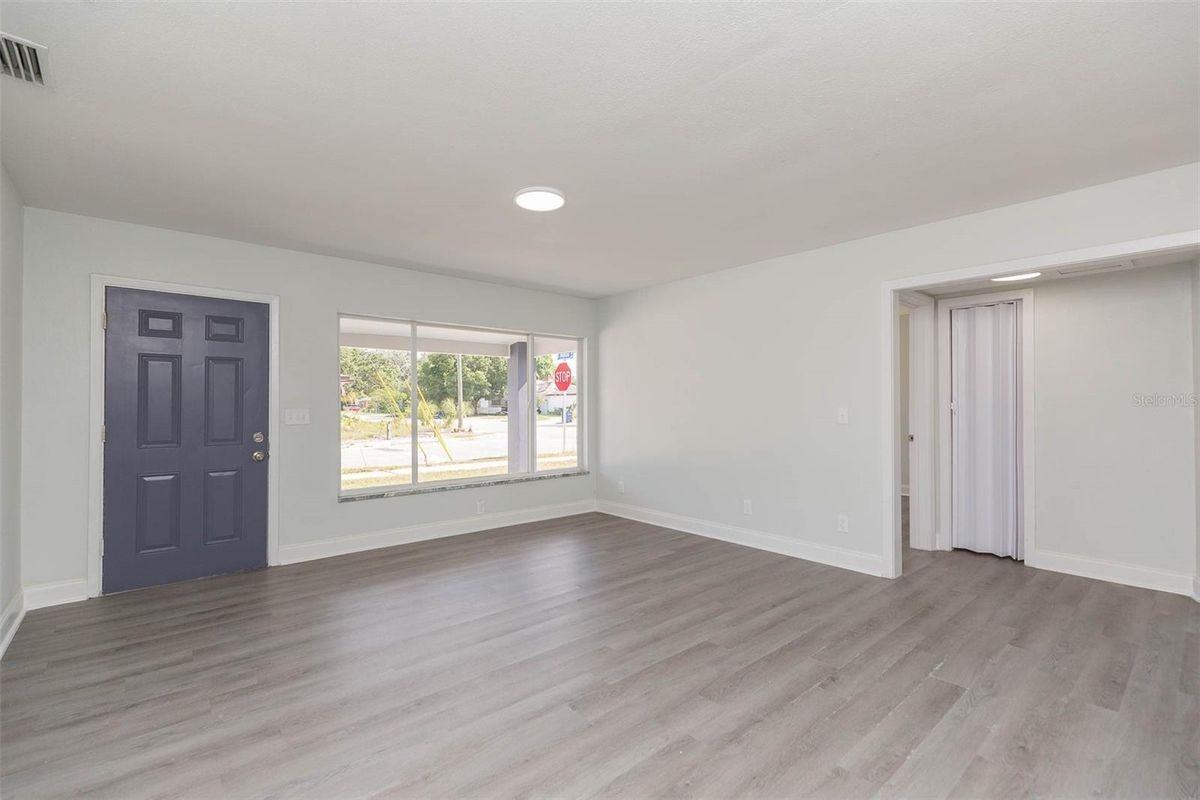 1489 De Leon St - Photo 3 of 10