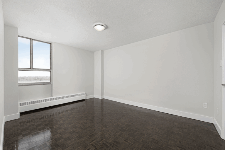 2397 FINCH AVE W - Photo 4 of 11