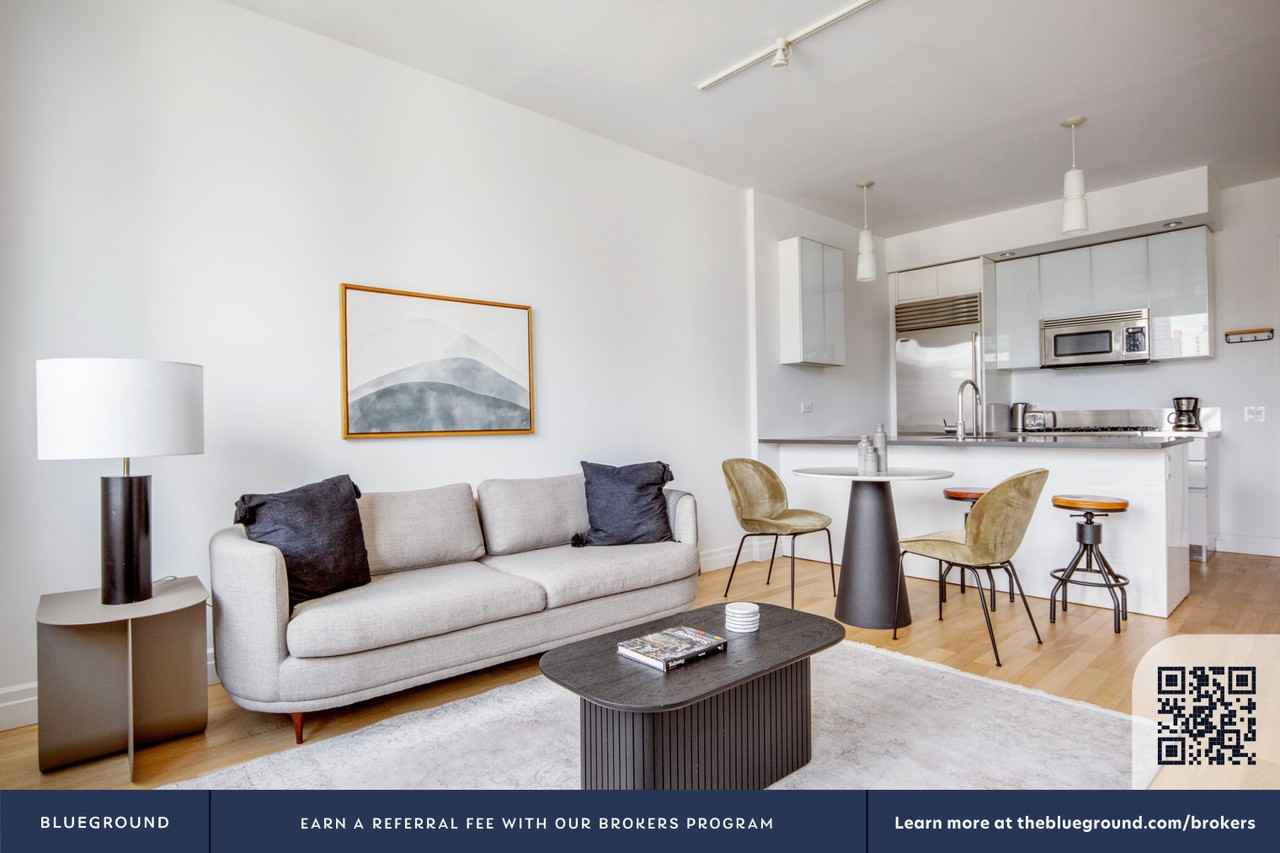 550 West 54th Street - Photo 5 of 36