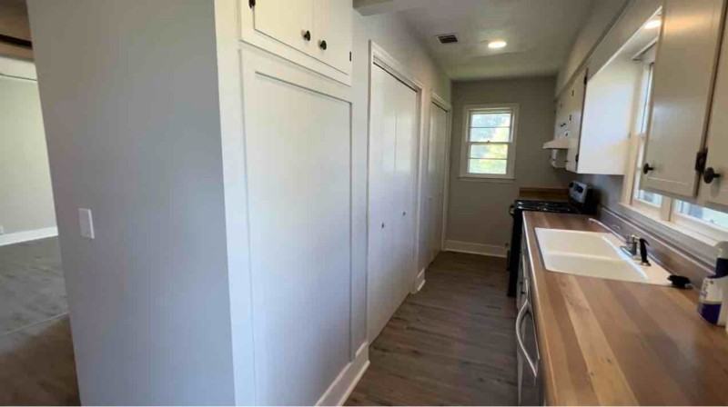 212 N Caswell St #B - Photo 2 of 6