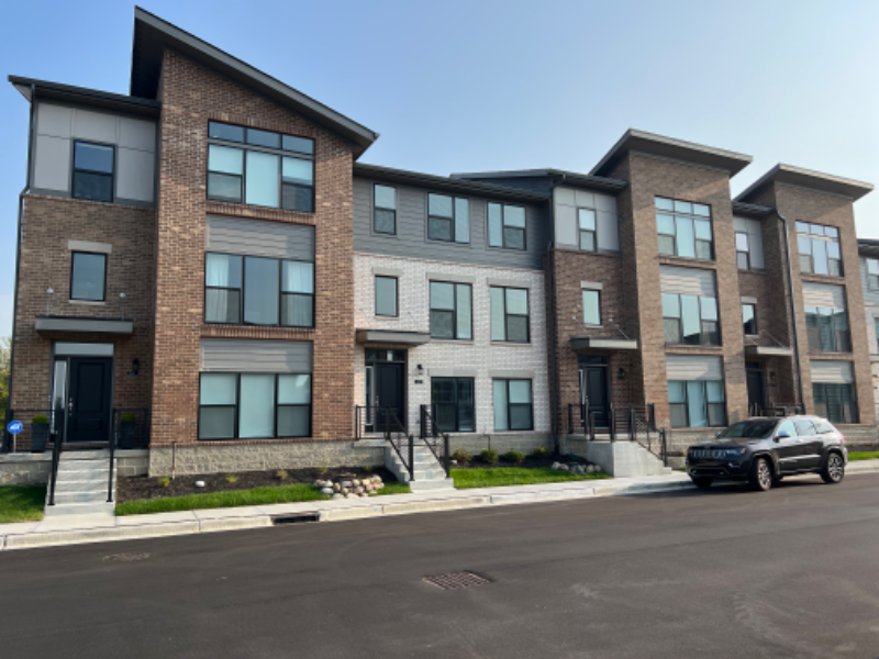 677 Golborne Street - Photo 3 of 36