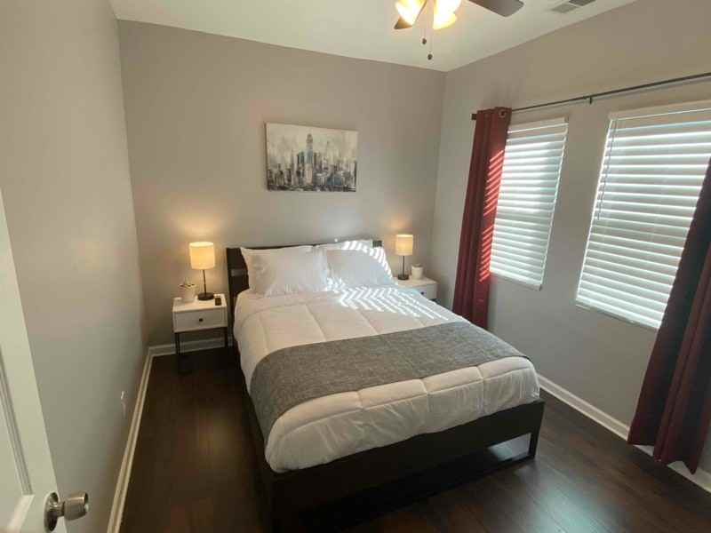 1418 Boulevard Southeast - Photo 7 of 11