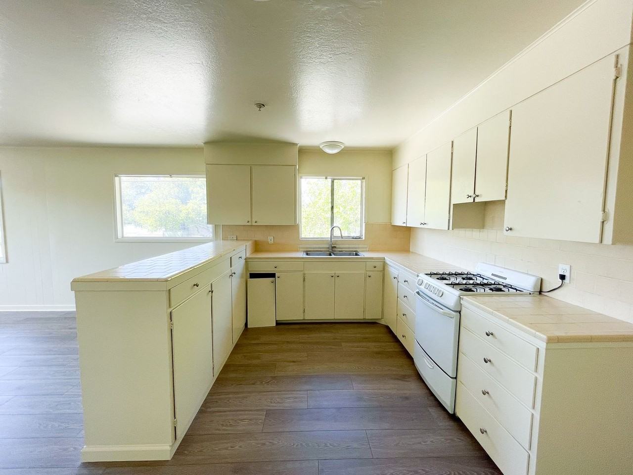 230 Montecito - Photo 2 of 9