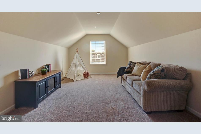 744 Farmwood Ln - Photo 7 of 13