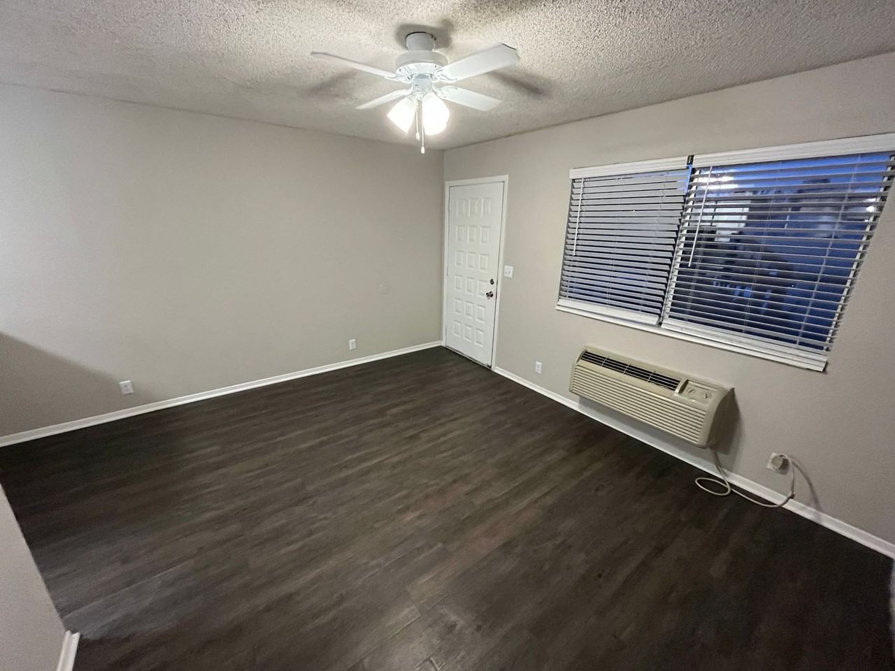 549 Graystone Dr - Photo 2 of 7