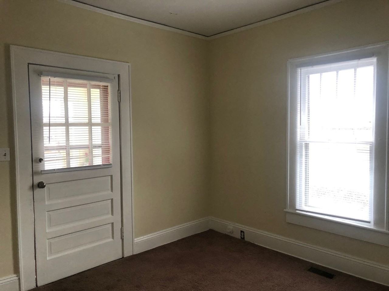 939/941 S. Church St - Photo 2 of 9