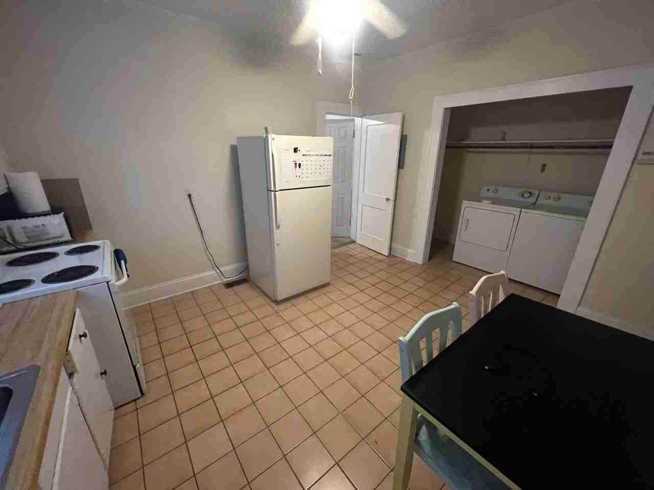 939/941 S. Church St - Photo 3 of 9