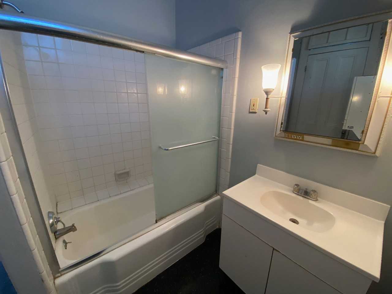 1438 Pleasant St #C - Photo 7 of 12