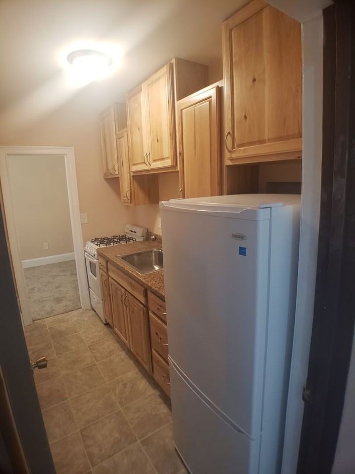 109 E School St #3 - Photo 4 of 8