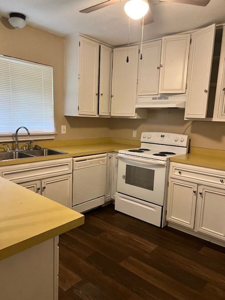 2612 Del Monte Ave - Photo 2 of 11