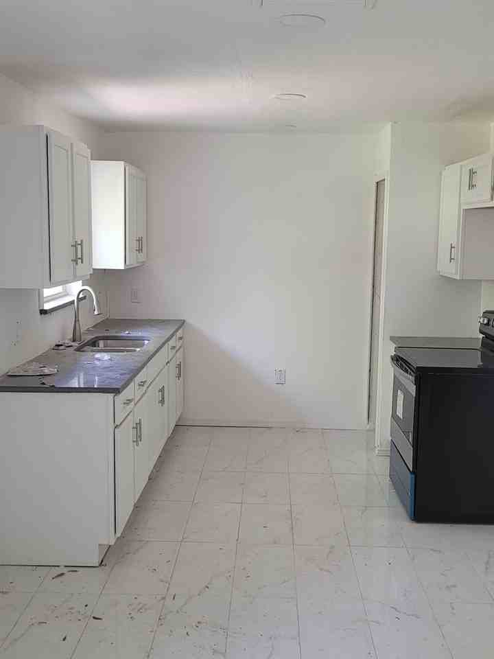 1825 Southstone Ln - Photo 4 of 11