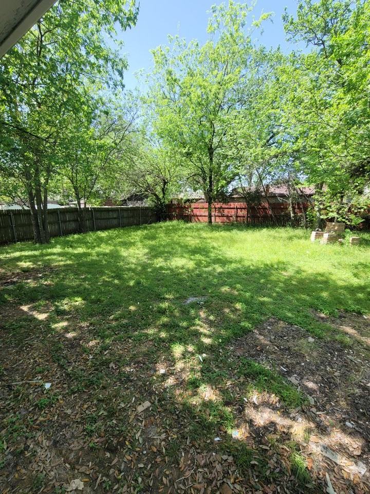 1825 Southstone Ln - Photo 2 of 11