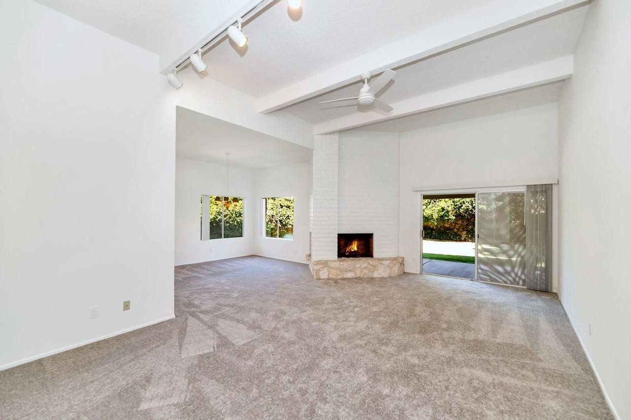 8430 E San Marino Dr - Photo 4 of 21