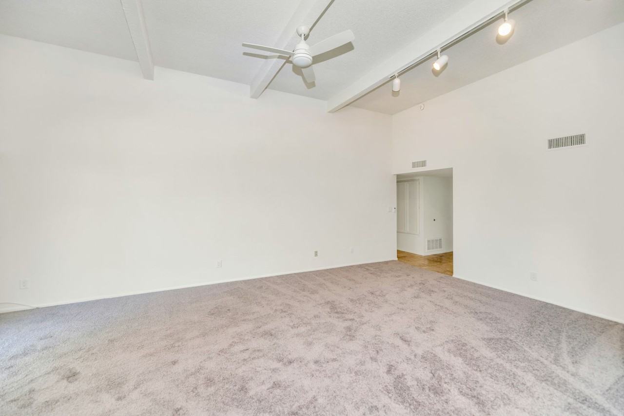 8430 E San Marino Dr - Photo 5 of 21