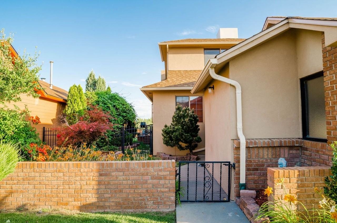 2203 Heights Dr - Photo 2 of 19