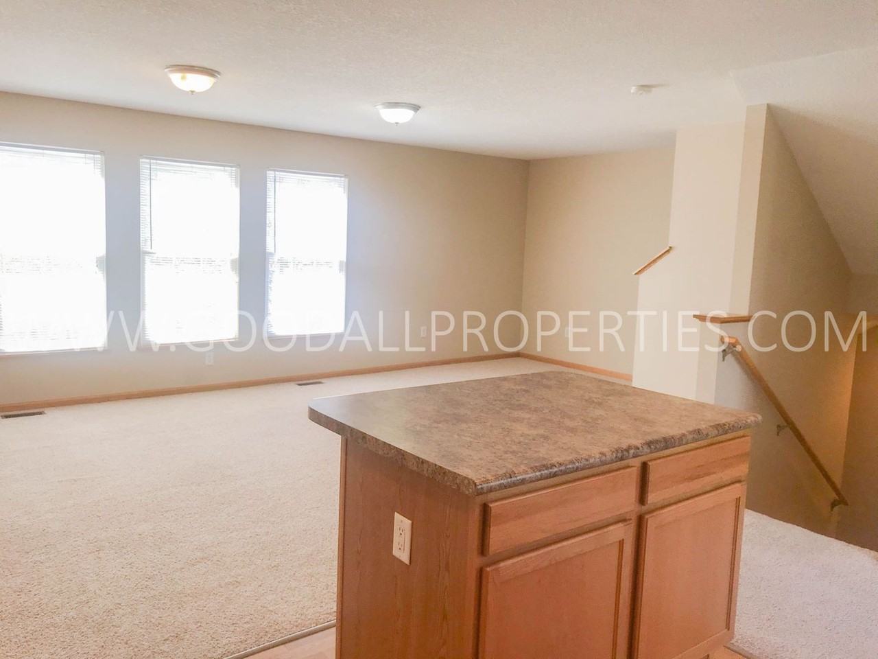 15305 Townsend Ave - Photo 5 of 17