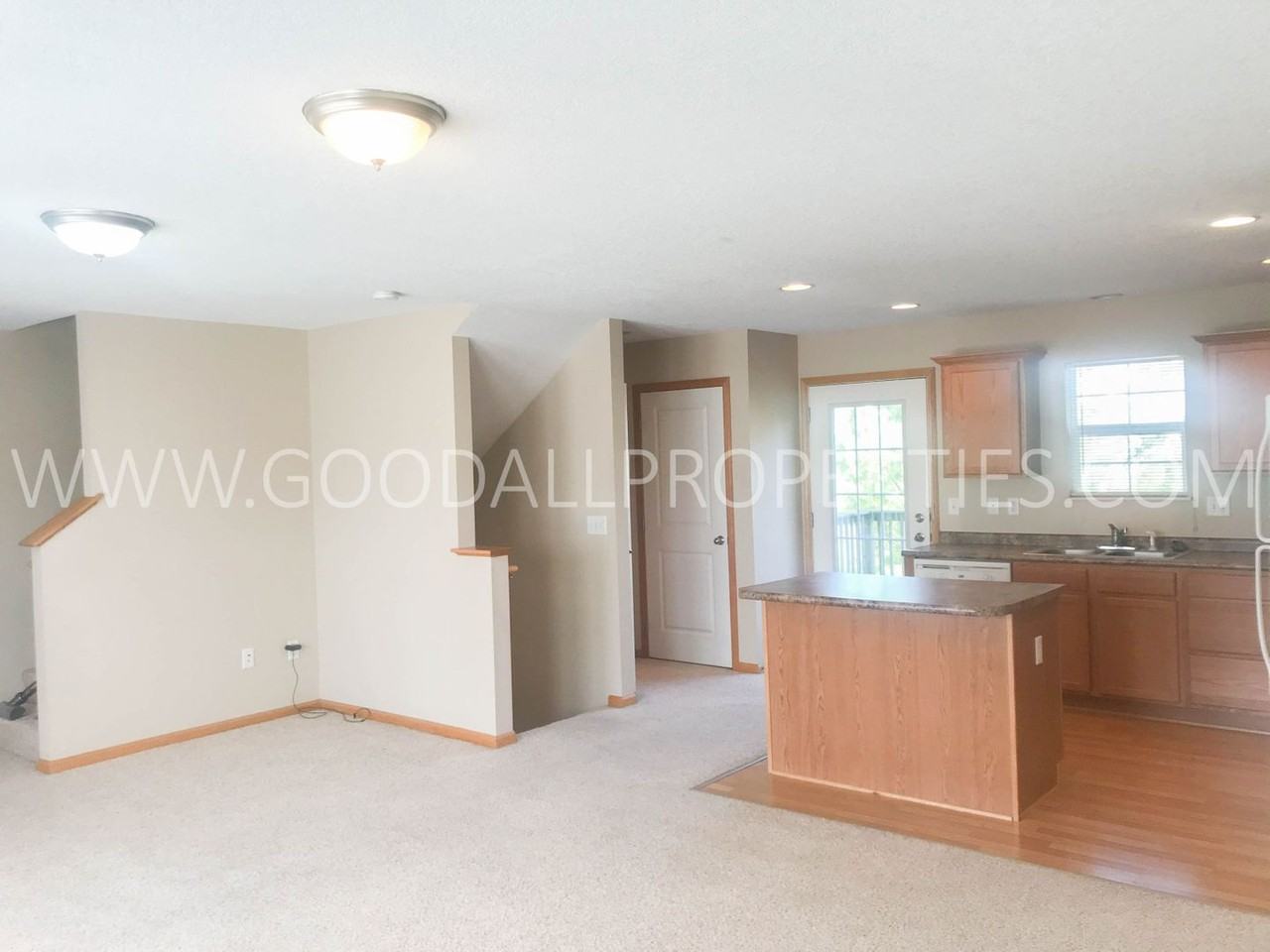 15305 Townsend Ave - Photo 7 of 17