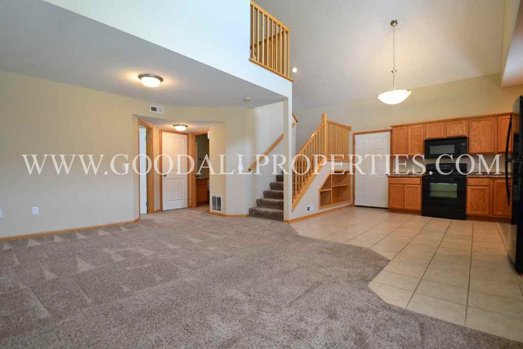 15207 Townsend Ave - Photo 2 of 12