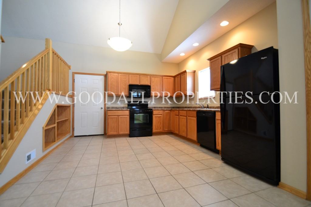 15207 Townsend Ave - Photo 3 of 12