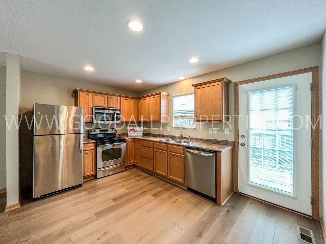 4304 154th St - Photo 2 of 13