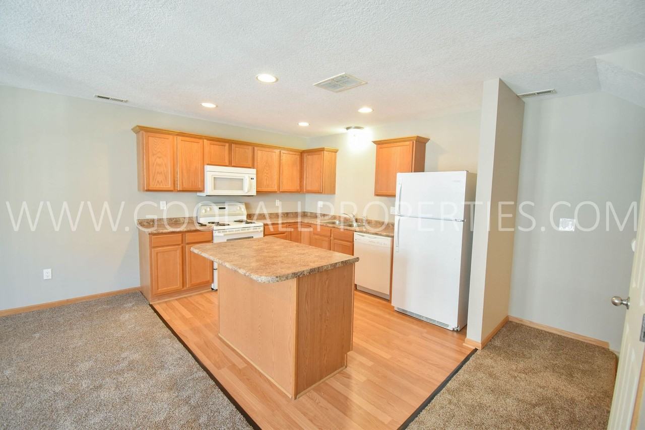 1140 Keystone Ln - Photo 2 of 15