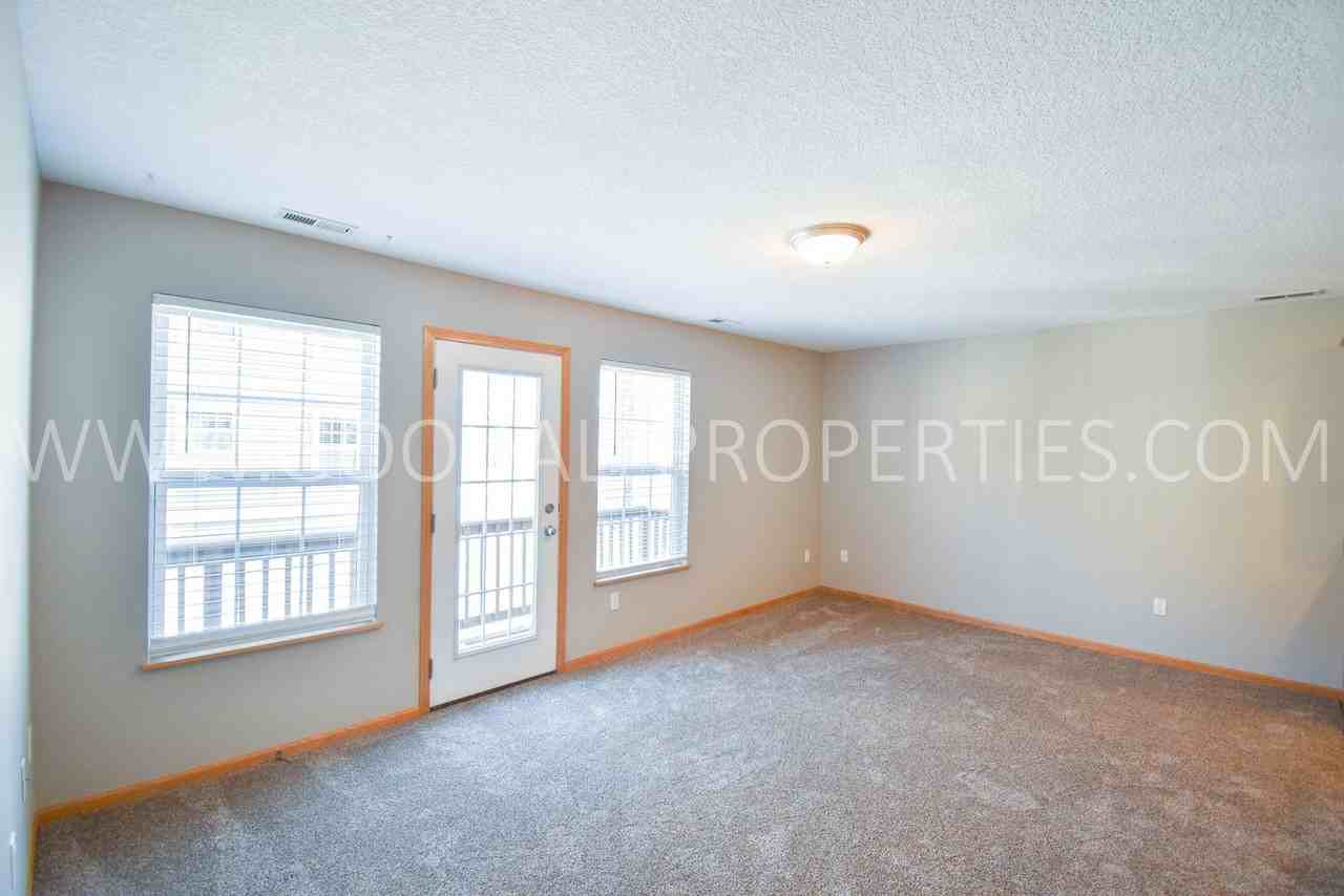 1140 Keystone Ln - Photo 4 of 15