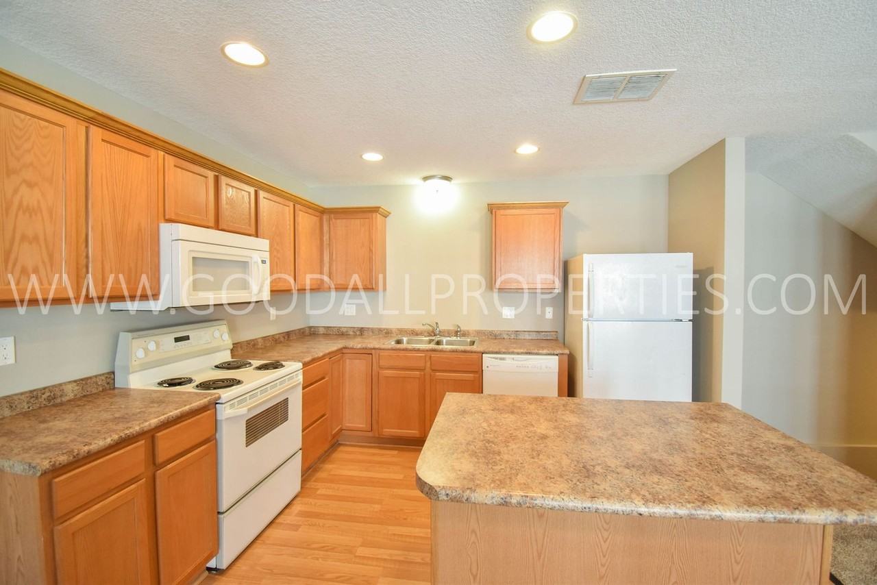 1140 Keystone Ln - Photo 5 of 15