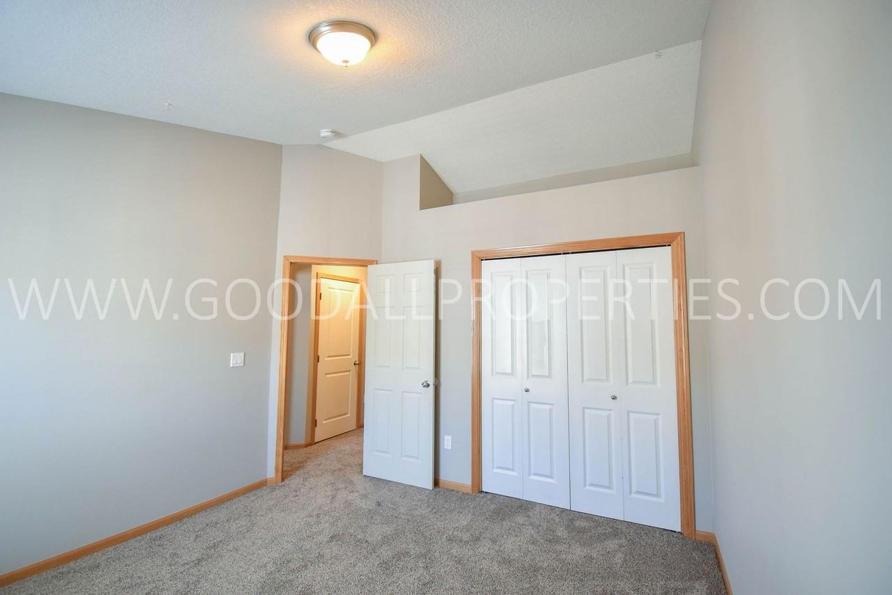 1140 Keystone Ln - Photo 6 of 15