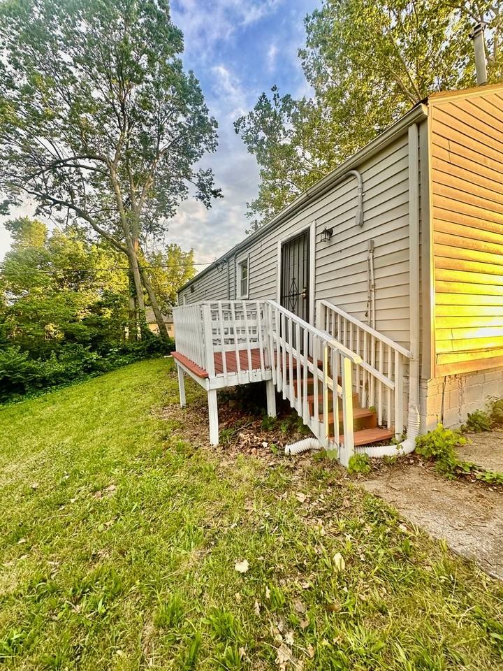 5011 Brooklyn Ave - Photo 2 of 11