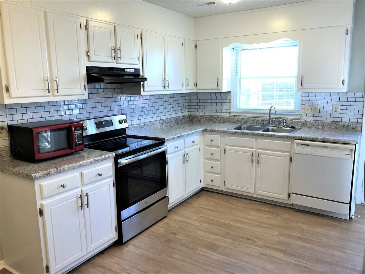 2900 Glen Hollow Rd - Photo 3 of 30